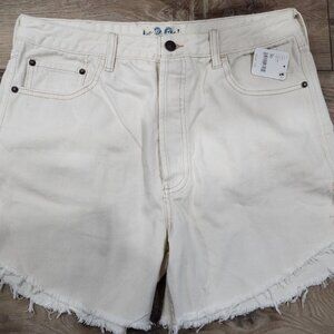 NWT women's FREE PEOPLE / WE THE FREE Cream jean denim shorts sz 30 distressed T